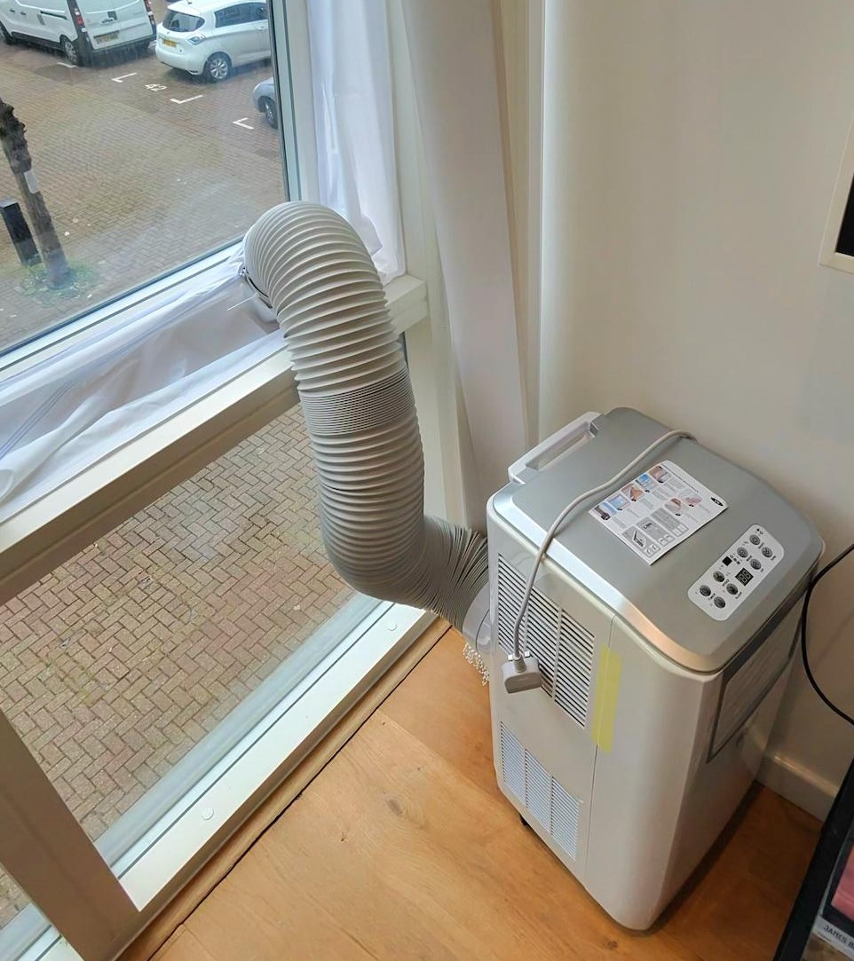 air conditioning unit installation by handyman in HA4 London